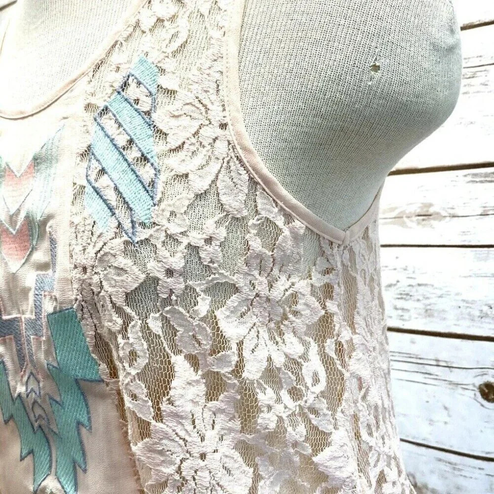 LUSH Women Sleeveless Pullover Scoop Neck Pink Lace See Through Top Size Small - Picture 5 of 13